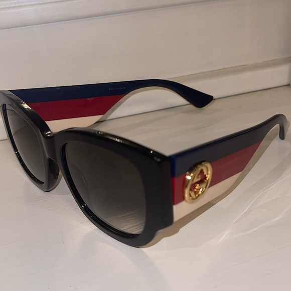 2️⃣5️⃣0️⃣Gucci sunglasses - Picture 1 of 5
